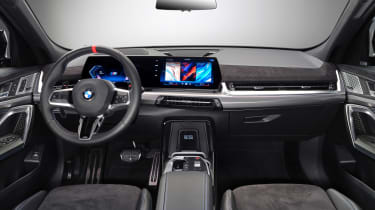 BMW X2 - dash studio