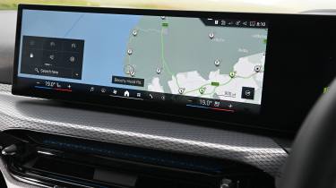 BMW 330e - navigation