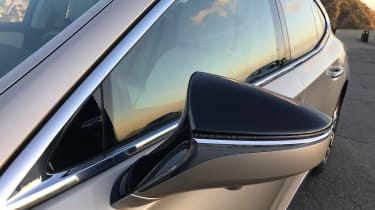 Lexus LS review - mirror
