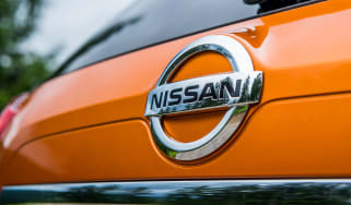 Nissan X-Trail - Nissan badge