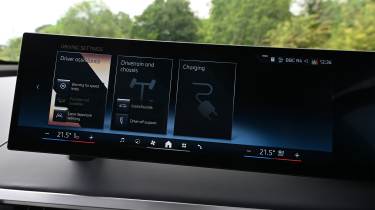 BMW iX - infotainment 