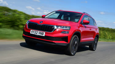 Skoda Karoq 1.5 TSI SE L 2022 - front tracking