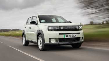 Fiat Grande Panda Electric Pop - front tracking 