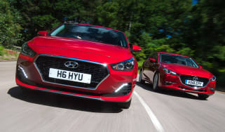 Hyundai i30 Fastback v Mazda 3 Fastback