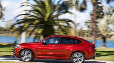 BMW X4 - side action