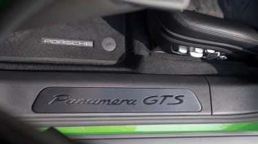 Porsche Panamera GTS - sill