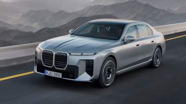 BMW i7 - front tracking