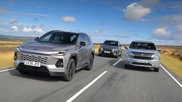 Toyota RAV4, Mitsubishi Outlander and Hyundai Tucson - front tracking