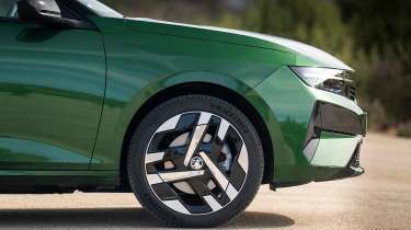 Vauxhall Astra Sports Tourer Electric - wheel