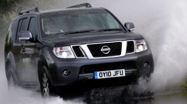 Nissan Pathfinder front tracking