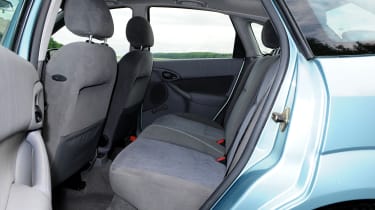 Ford Focus Mk1 - rear seats