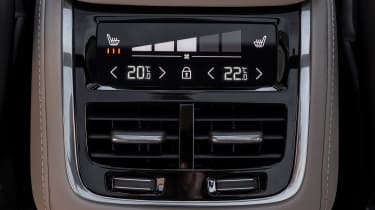 Volvo XC90 T8 - rear controls