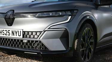 Renault Megane - front headlight 