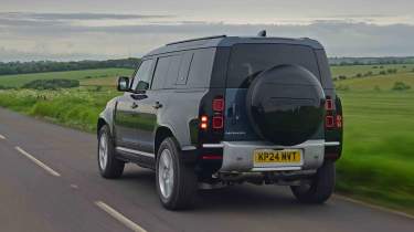 Land Rover Defender 110 County - rear tracking alt