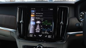 Volvo S90 - dash