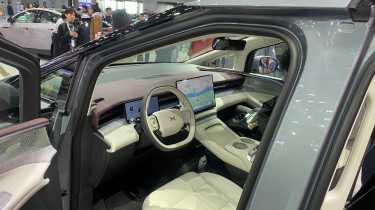New XPeng X9 range-extender - interior 