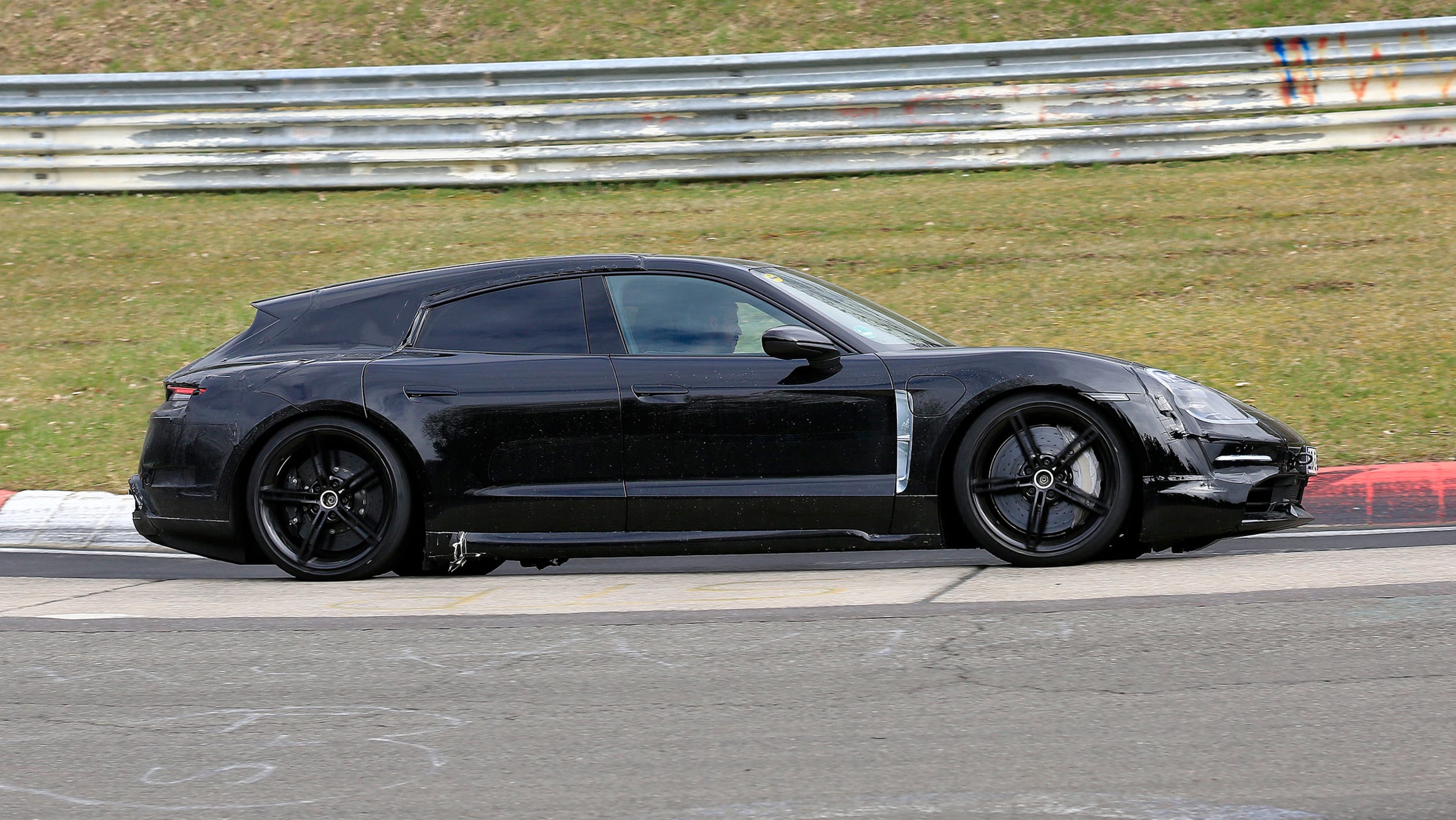 Porsche taycan sport turismo