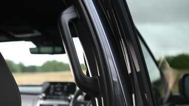 Mitsubishi L200 - grab handle