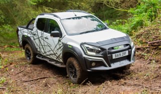 Isuzu D-Max XTR - front tracking off-road