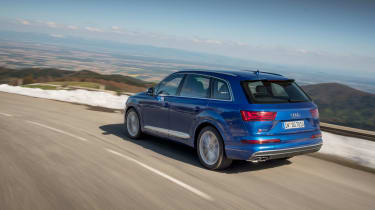 Audi SQ7 - rear tracking