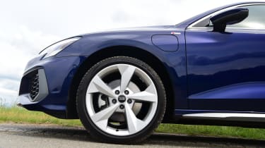 Audi A3 - front n/s wheel