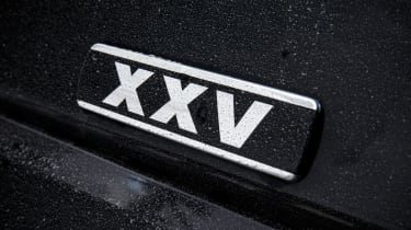 Land Rover Discovery XXV badge