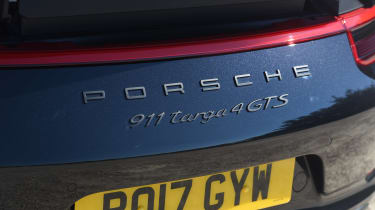 Porsche 911 Targa GTS - badge