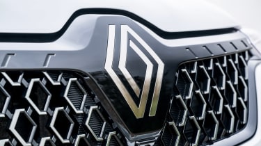 Renault Arkana - grille badge