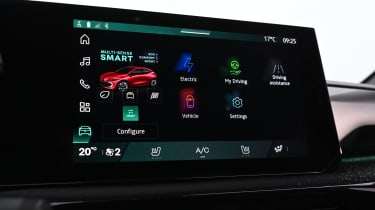 Renault Clio Hybrid E-Tech - screen