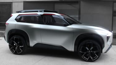 Nissan Xmotion Concept - almost side profile
