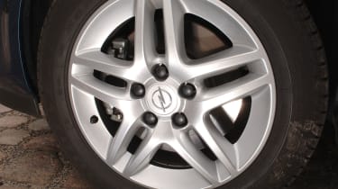Vauxhall Astra 1.7 CDTI SRi wheel
