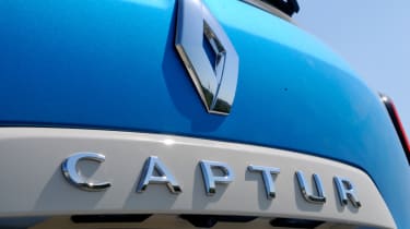 Renault Captur badge