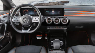 Mercedes CLA - dash