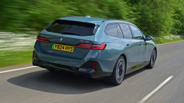 BMW i5 Touring - rear tracking