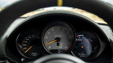 Porsche 718 Cayman GT4 RS - dials