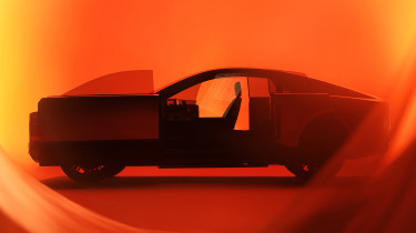 Toyota Century - side profile