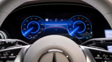 Mercedes EQE SUV - dials