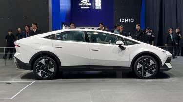 Hyundai Ioniq V - side profile