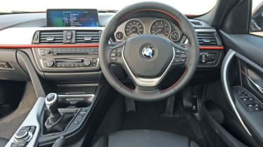BMW 320d Sport dash