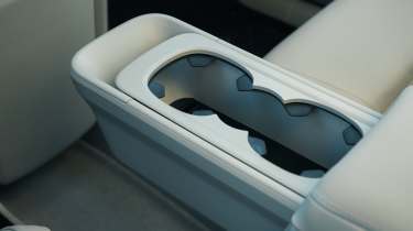 Volvo EX60 P10 AWD Ultra - cup holders