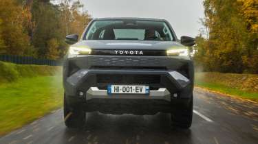 Toyota Hilux - full front