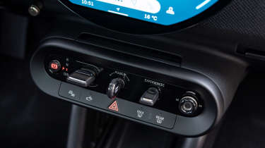 MINI Cooper SE - controls