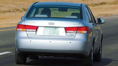 Rear view of Hyundai 2.0 CDX auto