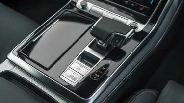 Audi Q8 - gear selector