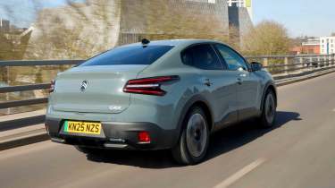 Citroen e-C4 X - rear tracking