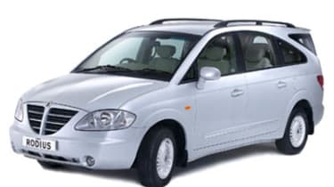 Top 10 worst cars - SsangYong Rodius front quarter