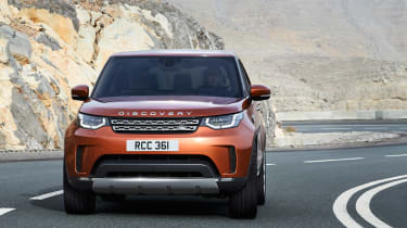 Land Rover Discovery 2017 - official road cornering