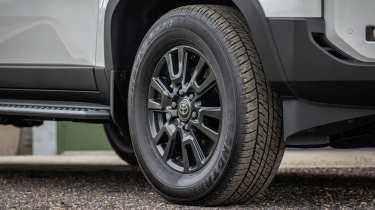 Toyota Land Cruiser Commercial - wheel