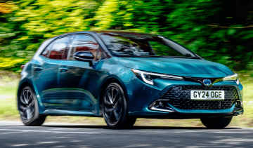 Toyota Corolla Excel in the UK - front tracking 