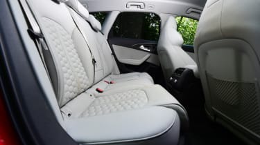 Audi RS6 Avant Performance 2016 - rear seats